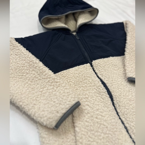 Cozy full-zip Sherpa hooded jacket - Picture 2 of 9